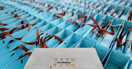 Shareate distributed moon cakes to send the Mid Autumn Festival blessing